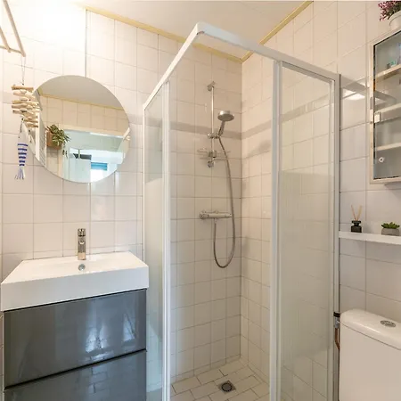 Near With Pool * פטן