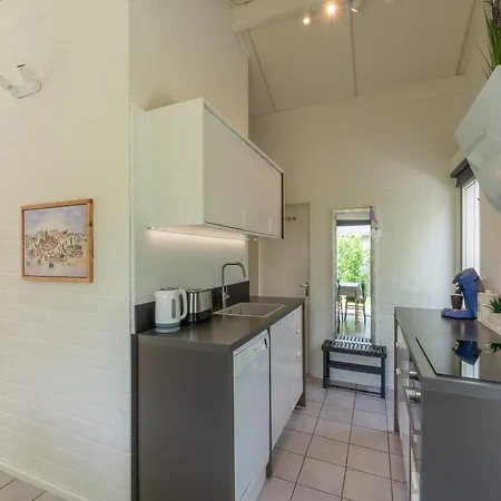 Near With Pool Petten