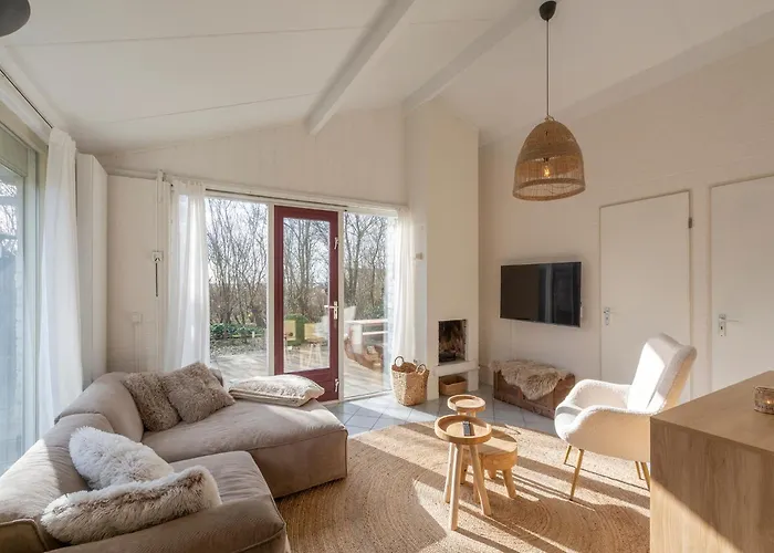 Near With Pool Petten