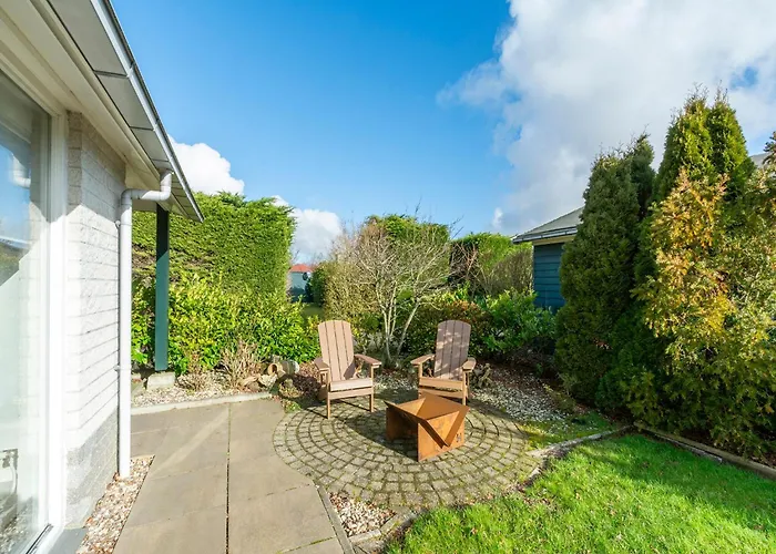 Near With Pool Petten