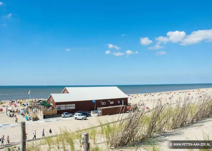 Near With Pool Petten