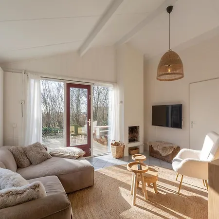 Near With Pool Petten