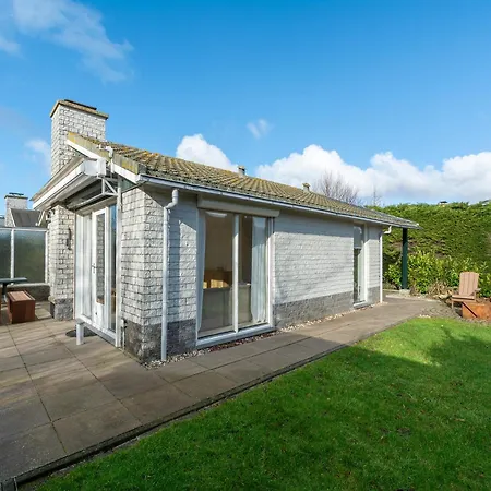 Vakantiehuis Near With Pool