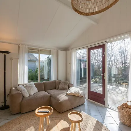 Vakantiehuis Near With Pool